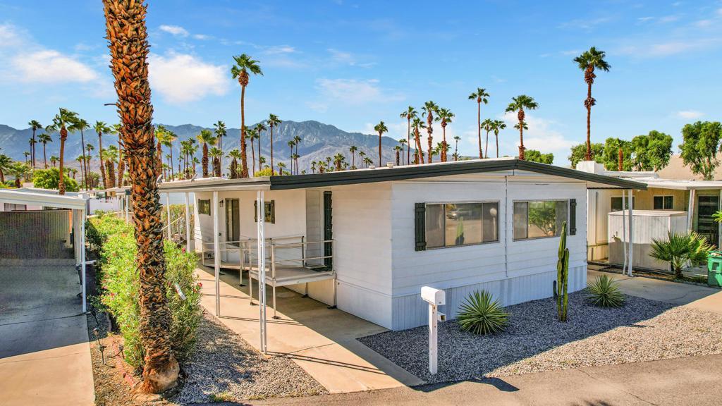 392 Standing Bear, Cathedral City