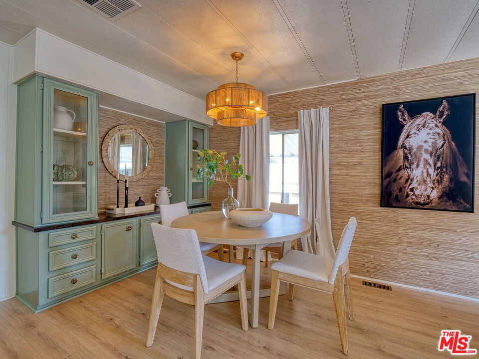 Photo of Listing #25597353