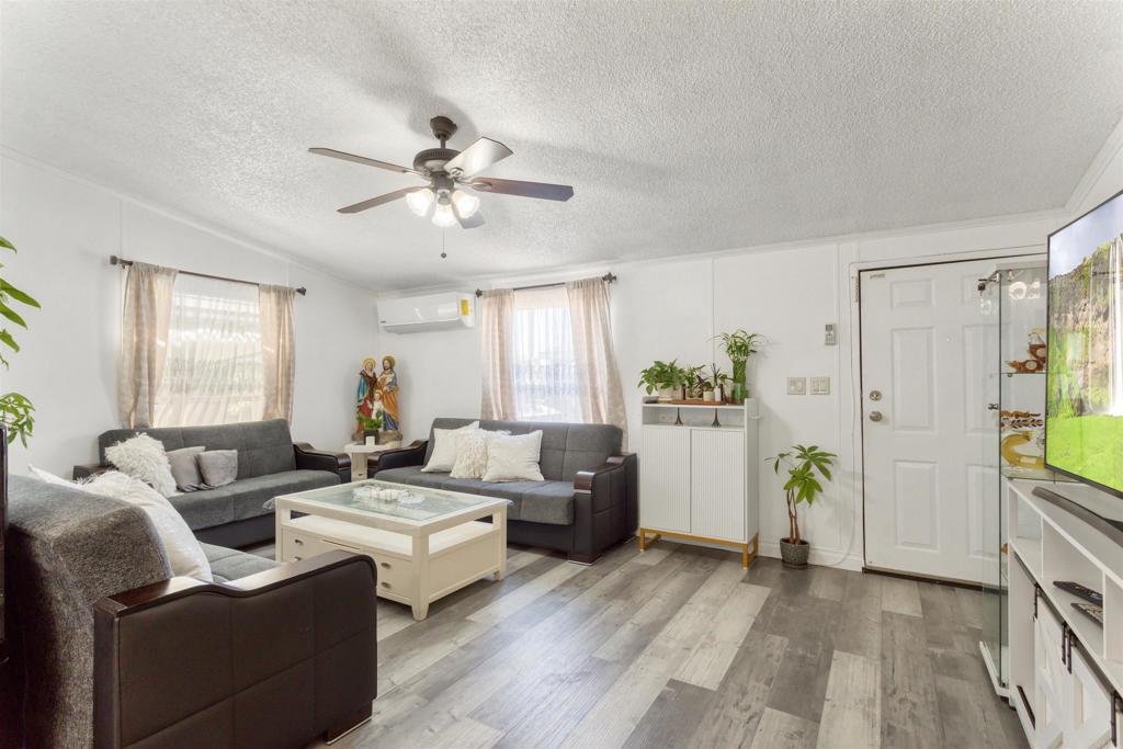 Photo of Listing #PTP2507463