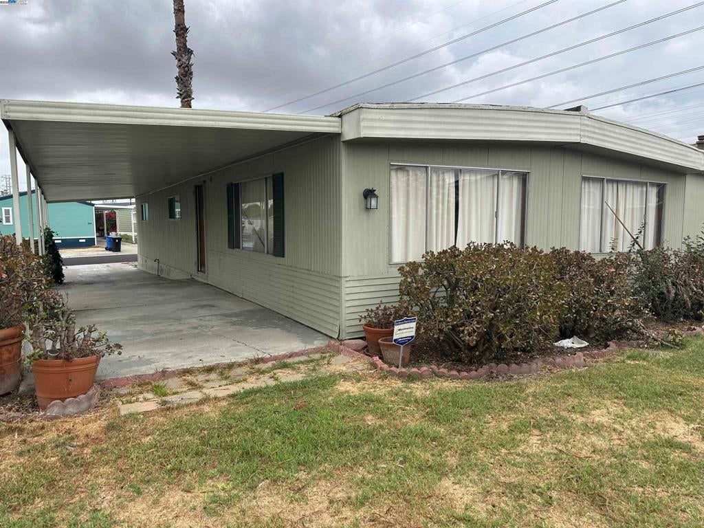 257 Manitoba Green, Fremont