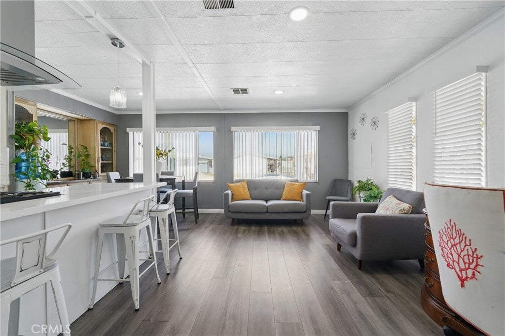 Photo of Listing #DW25230317