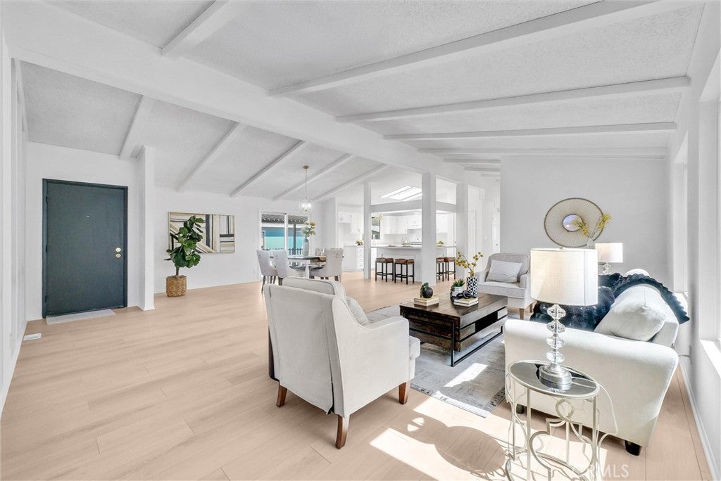 Photo of Listing #PW25232212