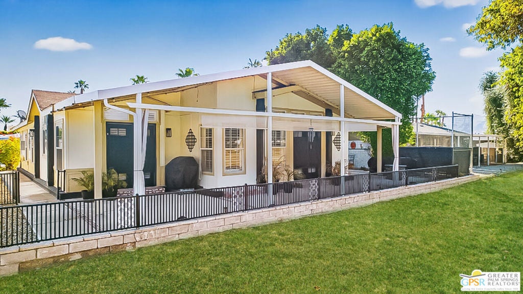 98 Paseo Laredo, Cathedral City