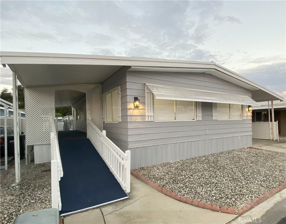 Photo of Listing #IV25239677