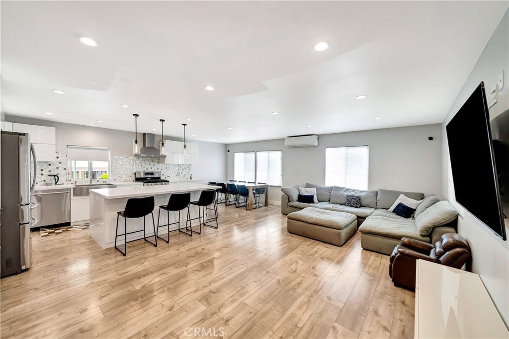 Photo of Listing #SR25249013