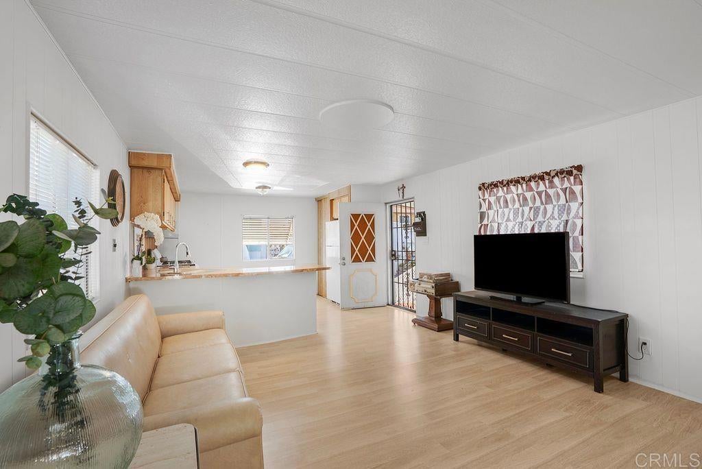 Photo of Listing #PTP2508152