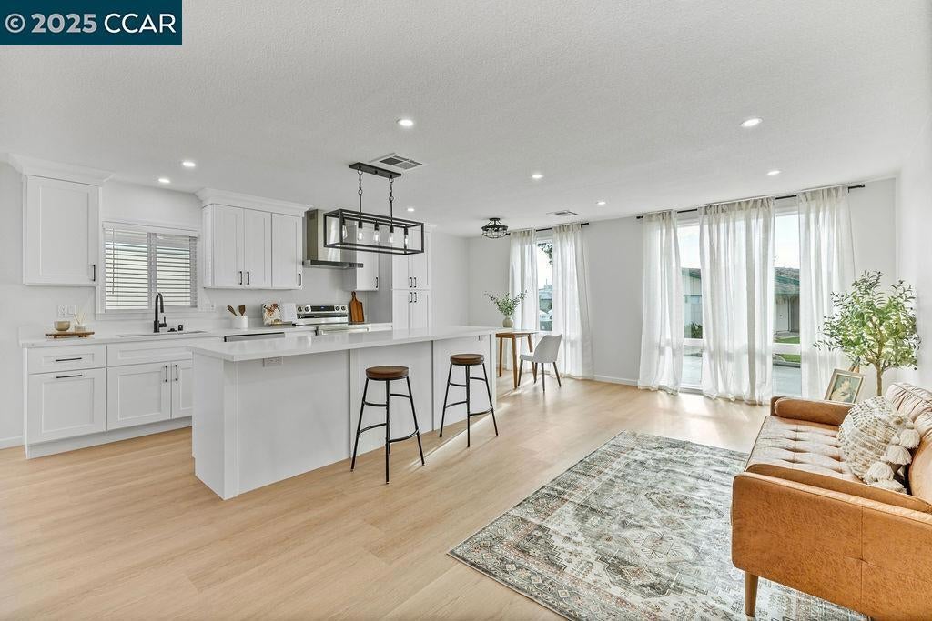 Photo of Listing #41117496