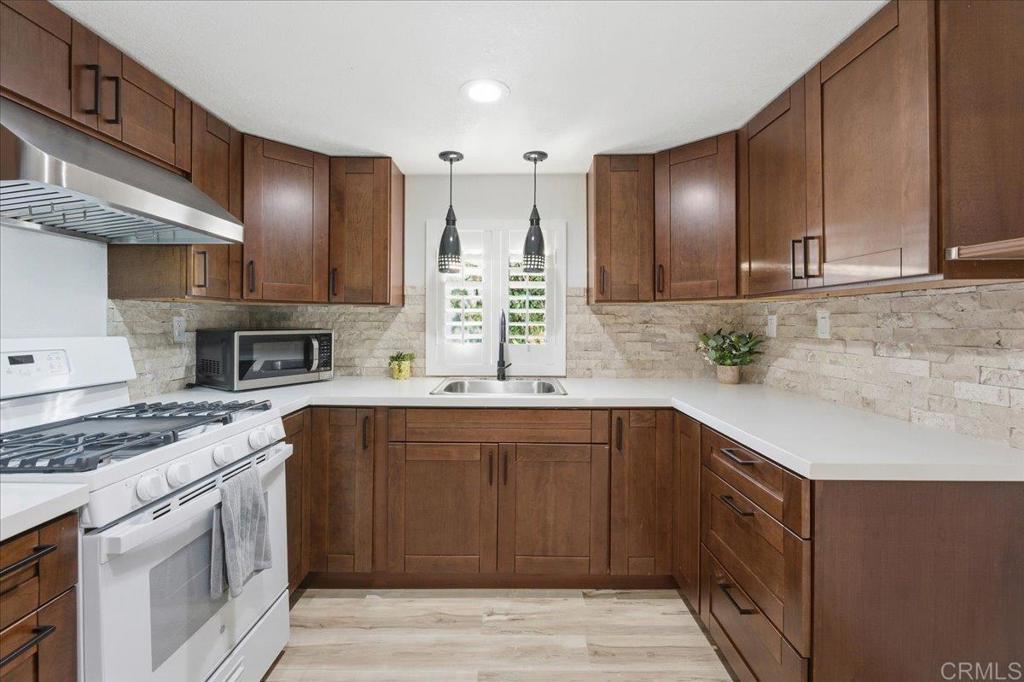 Photo of Listing #PTP2508787