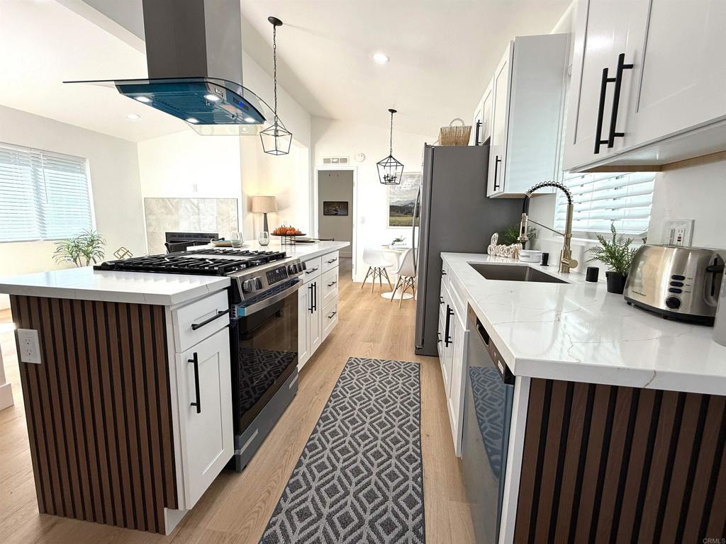 Photo of Listing #PTP2508821