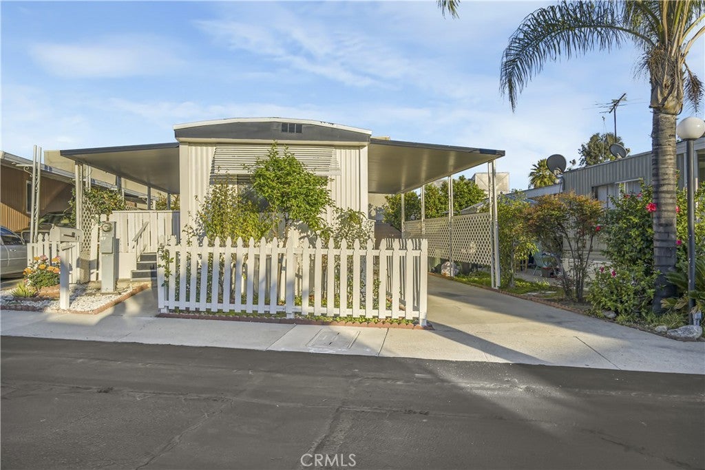 Photo of Listing #IV25267921