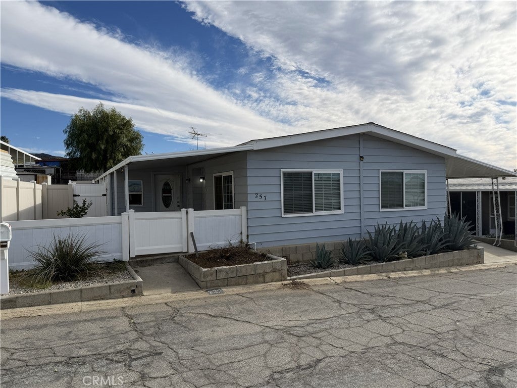 Photo of Listing #IV25277949