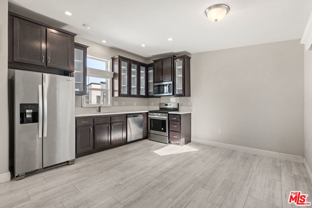 8250 Lankershim Boulevard # 130, North Hollywood