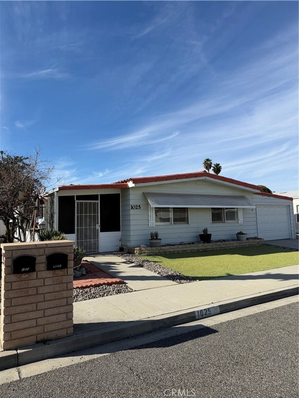 1025 S Lyon, Hemet