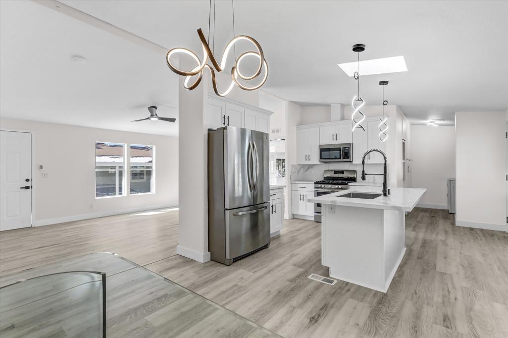 Photo of Listing #PTP2601045