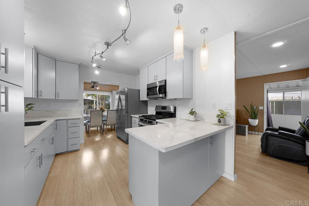 Photo of Listing #PTP2601046