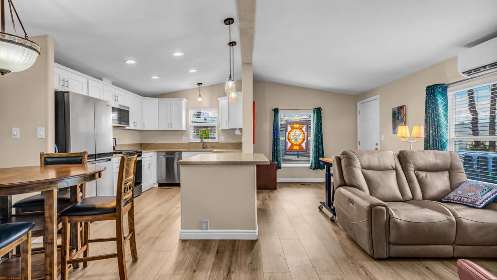 Photo of Listing #219143238DA