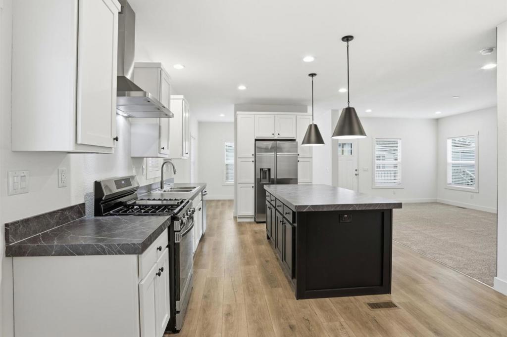 Photo of Listing #ML82036321