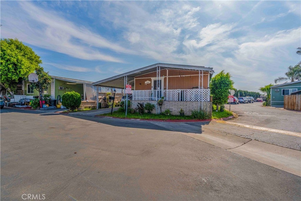 Photo of Listing #DW26047844