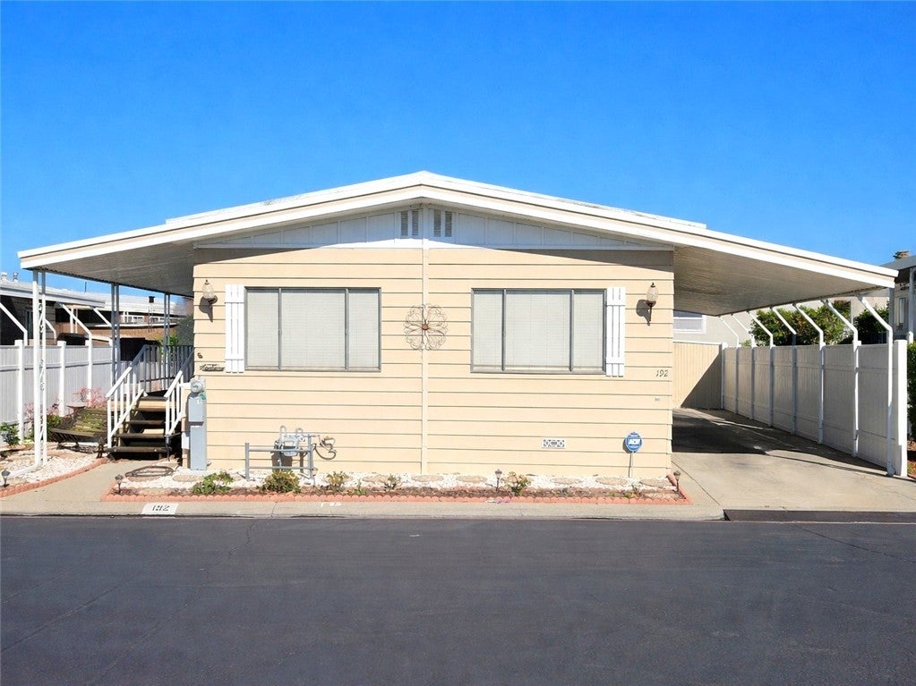 Photo of Listing #IV26054583