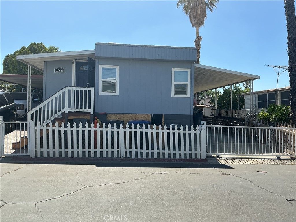 1097 N State # 186, Hemet