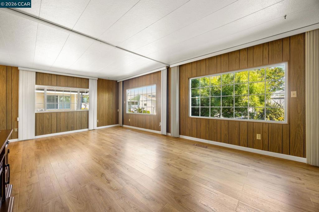 Photo of Listing #41129851