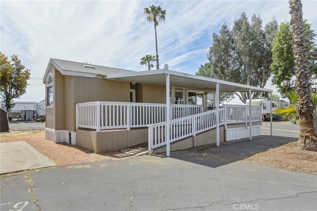 2750 W Acacia Ave, Hemet