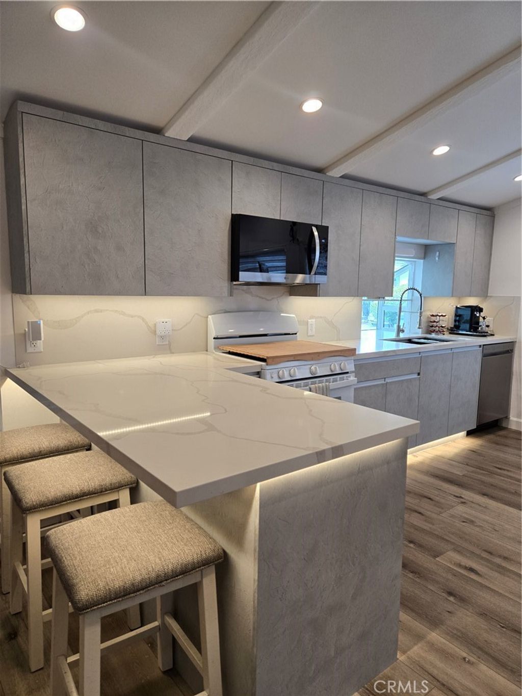 23777 Mulholland Hwy Spc 28, Calabasas