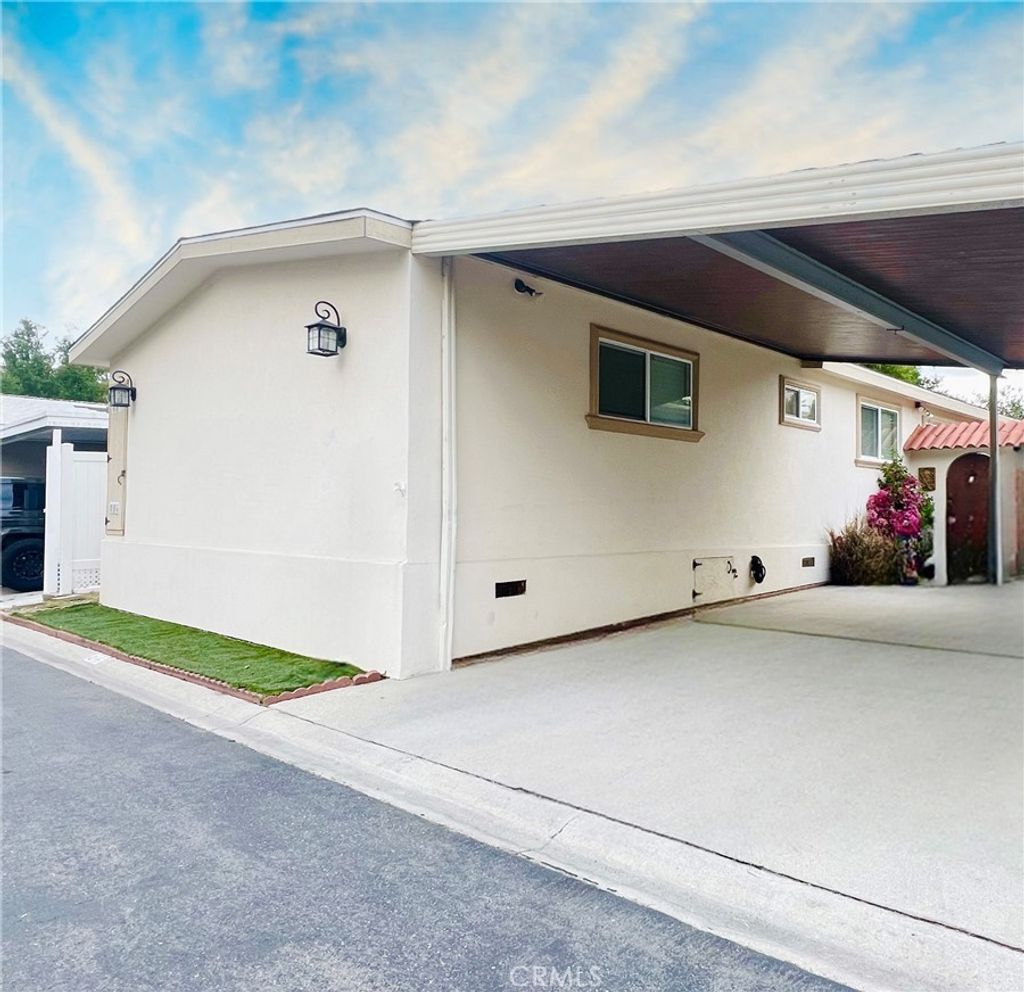 23777 Mulholland Hwy Spc 35, Calabasas
