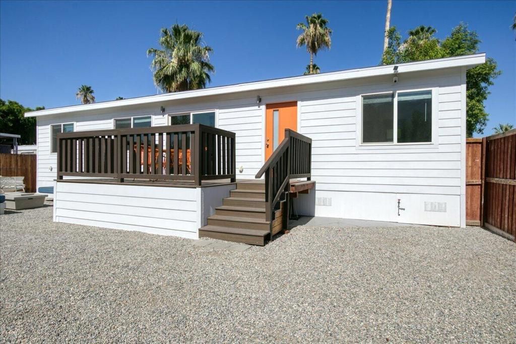 102 Fondulac Street, Palm Springs