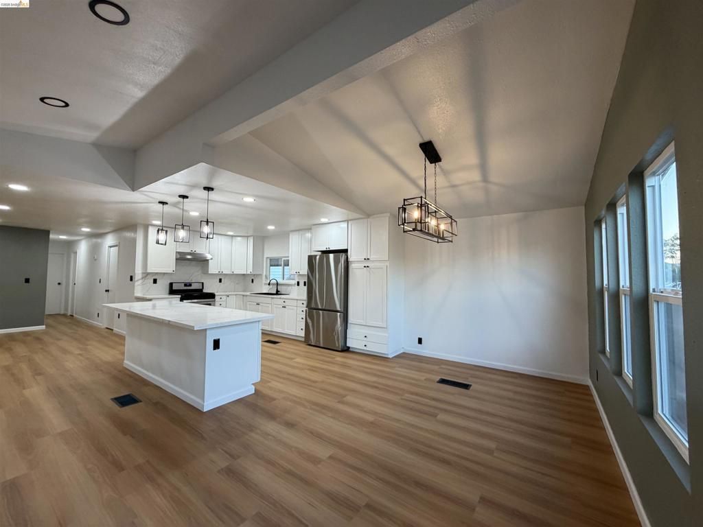 3702 Hawthorne, Bethel Island