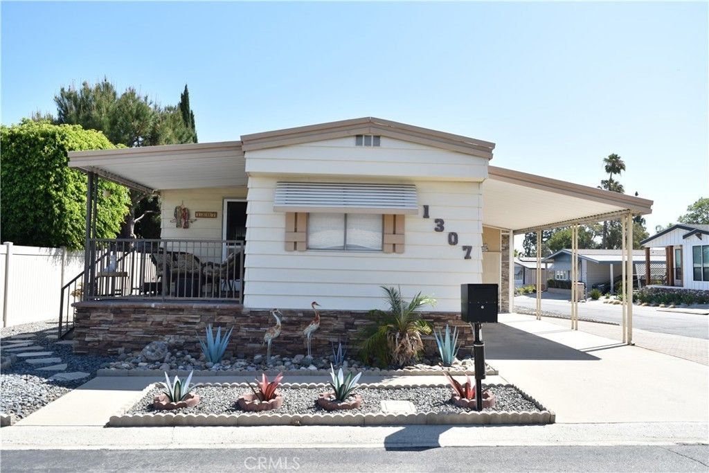 1307 Orangewood Square, Corona