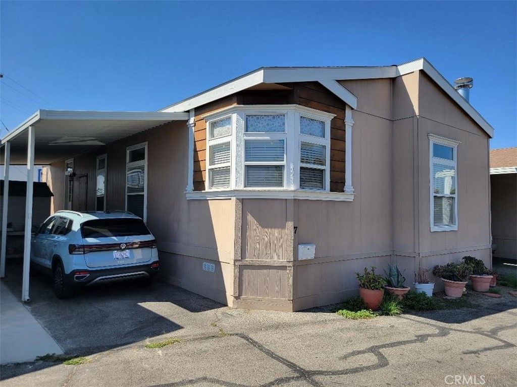7 Dorchester, Northridge