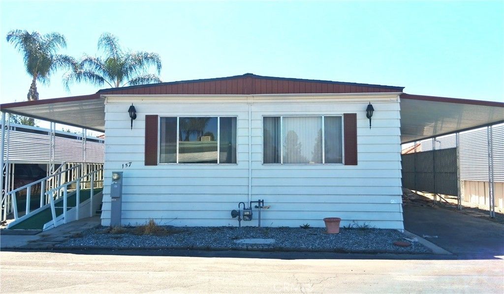 725 W Thornton # 157, Hemet