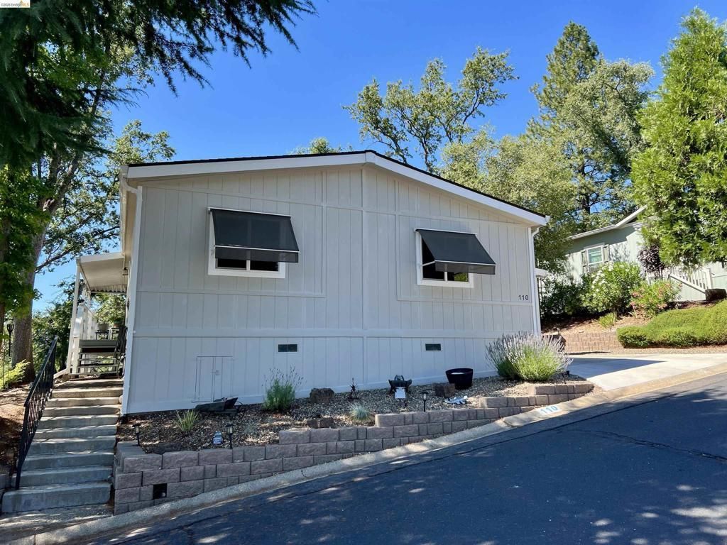 110 Joaquin Murieta, Murphys