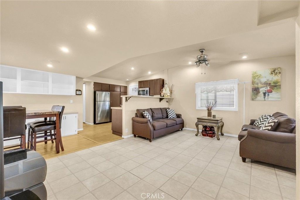 210 Dresden Ave N, Santa Ana