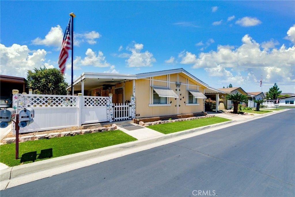 13381 Magnolia # 108, Corona