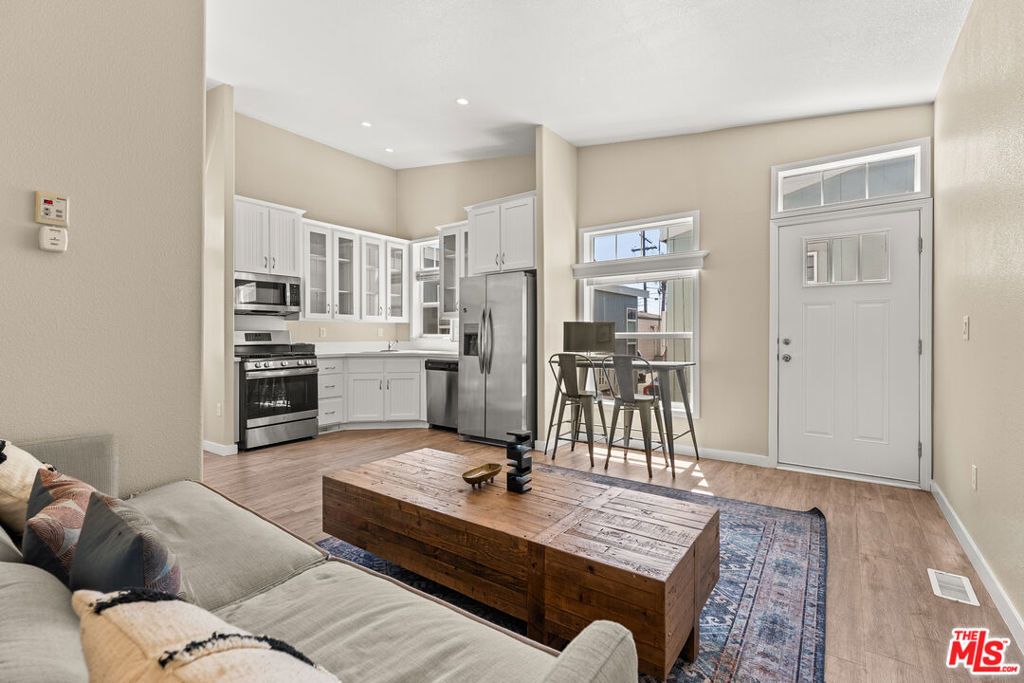 8250 Lankershim Boulevard # 17, North Hollywood
