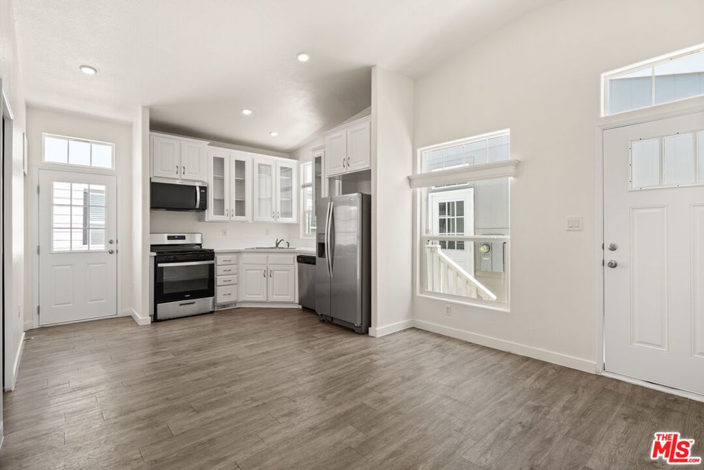 8250 Lankershim Boulevard # 30, North Hollywood