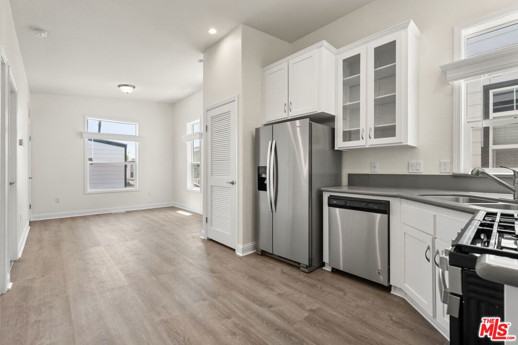 8250 Lankershim Boulevard # 140, North Hollywood