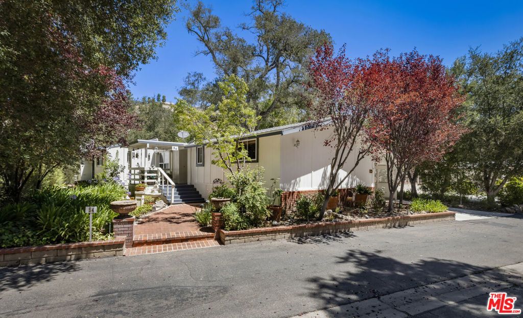 54 Robin Hood Place, Westlake Village