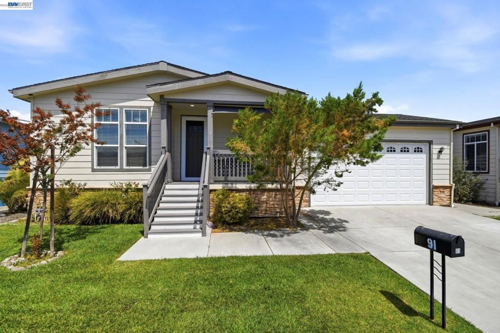 1945 Piner Rd, Santa Rosa