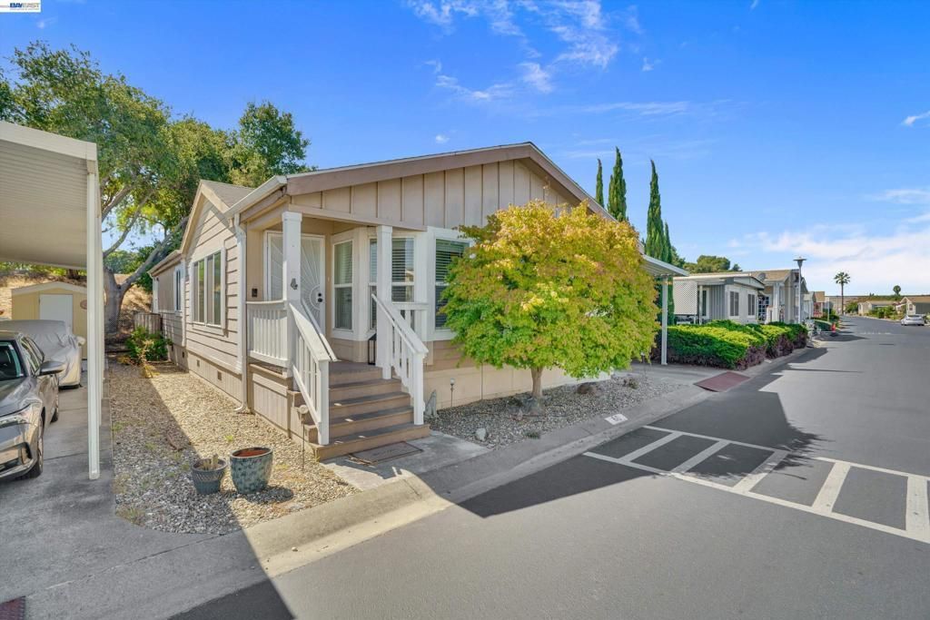 60 Palm Dr, Union City