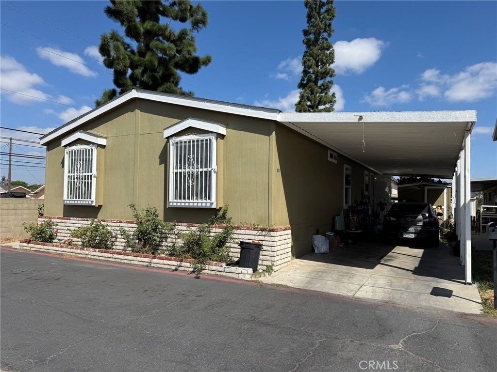 16600 Orange # 25, Paramount