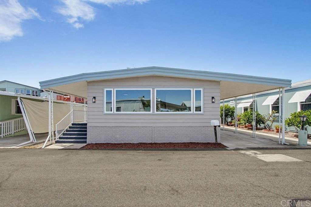 68 Brookside Lane # 68, Oceanside