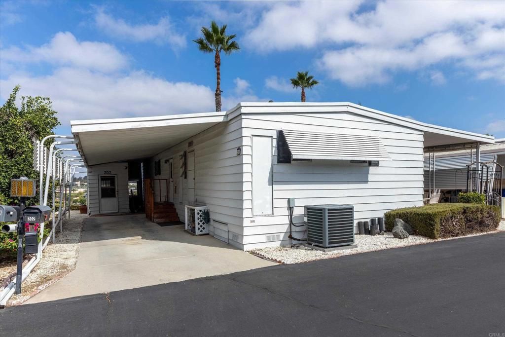 718 Sycamore Ave # 202, Vista
