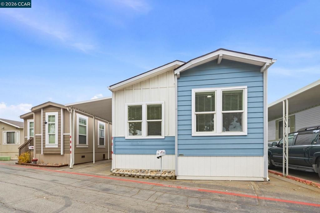 3015 E Bayshore Rd, Redwood City