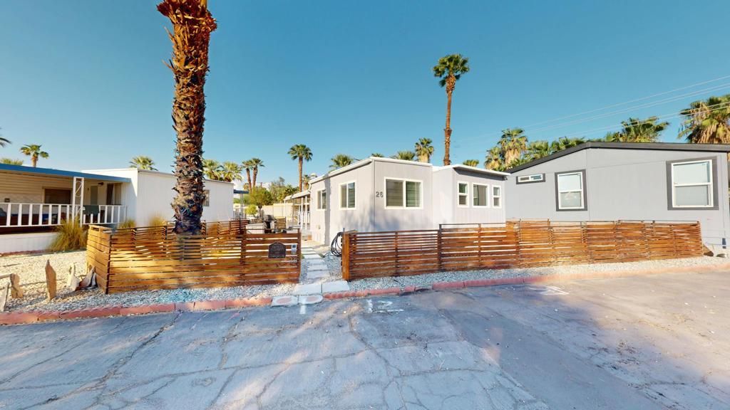 26 Cleveland Street, Cathedral City
