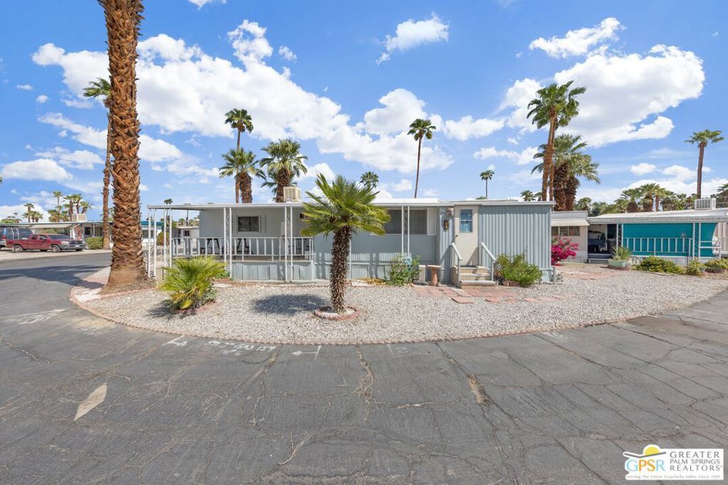 10 Cleveland Street, Cathedral City