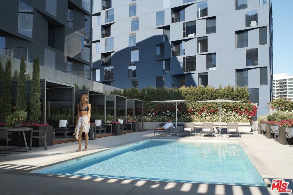 8500 W Sunset, Los Angeles