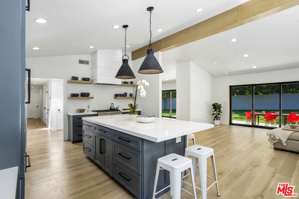 935 N Kenter Avenue, Los Angeles